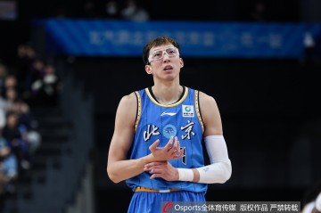 开云博彩-高效终结！周琦半场3中3拿到9分3板2助2断 正负值+8