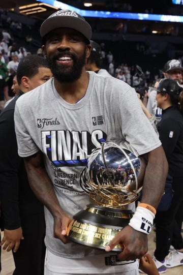 开云体育投注-欧文：感谢詹姆斯对我的称赞 我也想念和他搭档